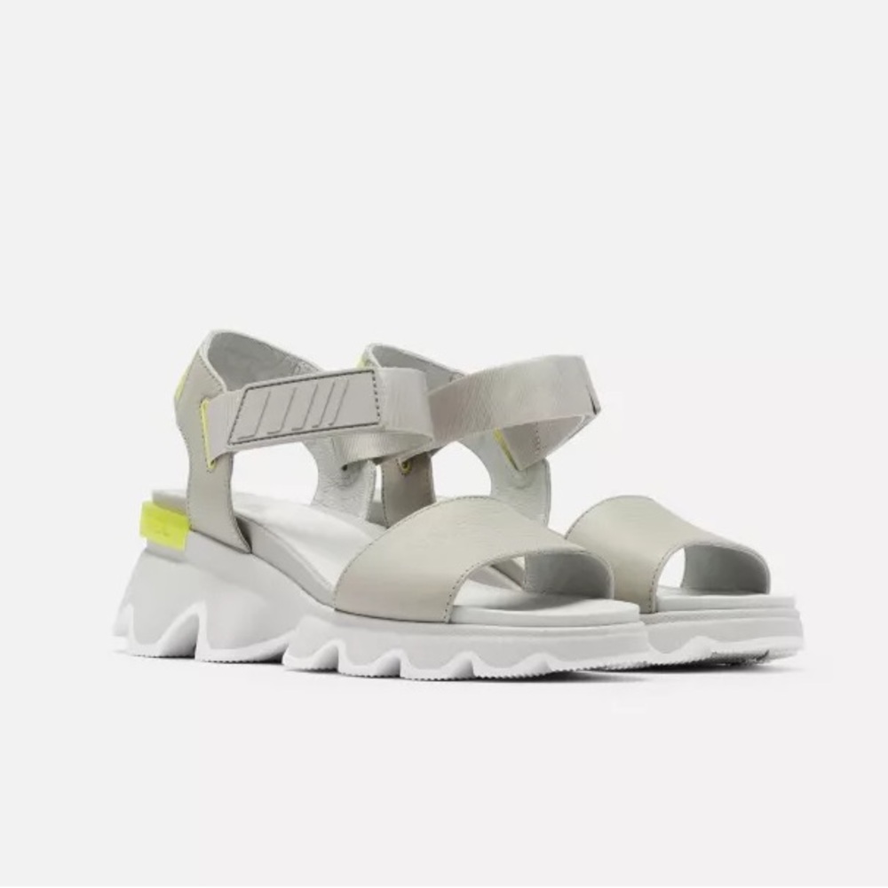 Sorel Kinetic sandals in dove gray size 8 brand new in box